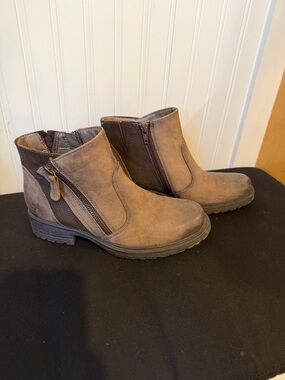 Earth Origins Taupe Brown Side-Zip Ankle Boots